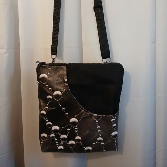 New Travel Sling pack Crossbody Photo Canvas Water droplet Web Black White denim - Picture 3 of 15